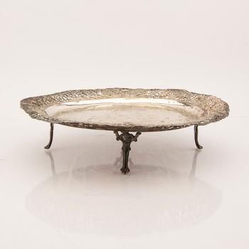 A 20th century Rococo style plate on stand silver (no hallmarks), weight apporx 720 grams.