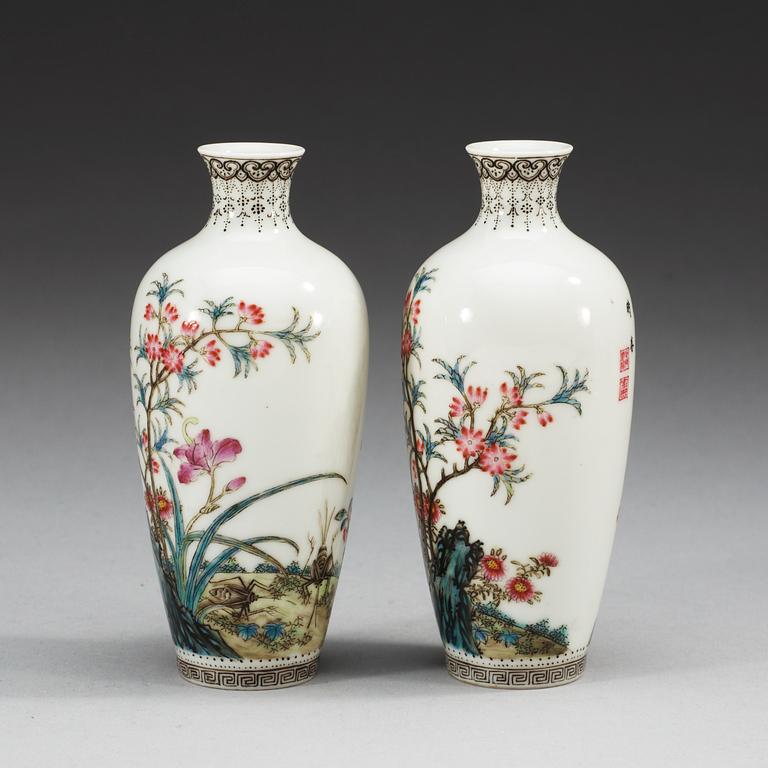 A pair of famille rose vases, first half of 20th Century with Hongxian's seal mark.