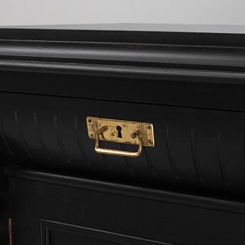 Sideboard/skänk omkring 1900.