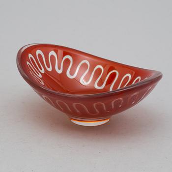 A 'Ravenna' glass bowl by Sven Palmqvist, Orrefors, signed and dated 1968.