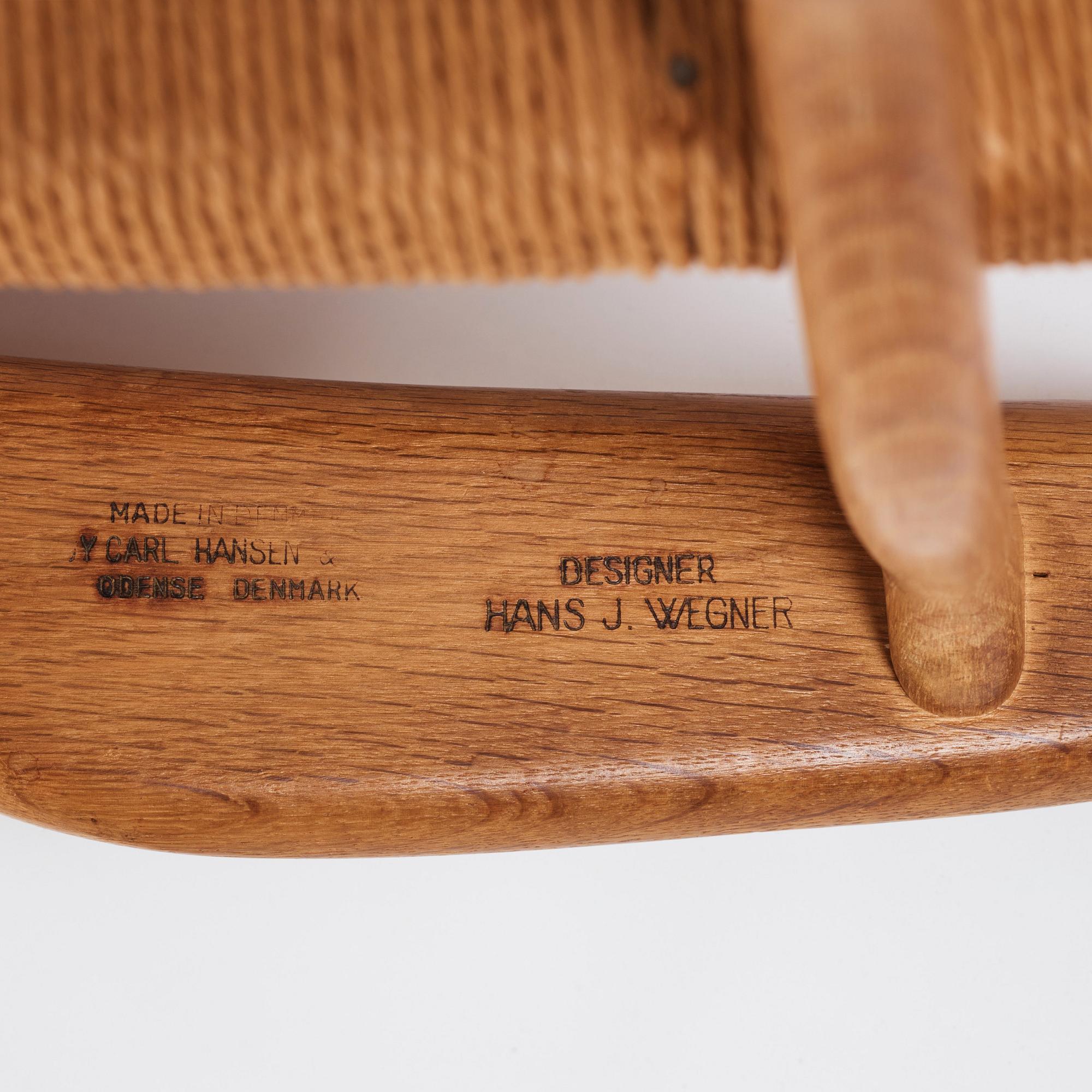 Hans J. Wegner, fåtöljer, ett par, modell "CH 22", Carl Hansen & Son, Odense, Danmark, 1900-talets mitt.