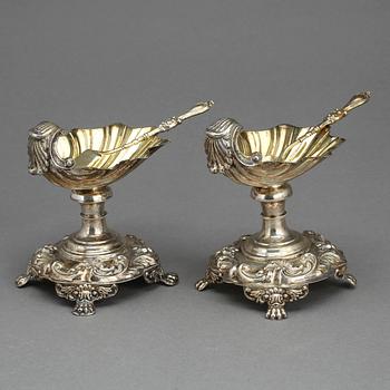 SALT- OCH PEPPARKAR, silver, Gustaf Möllenborg, Stockholm, 1843. Vikt ca 246g.