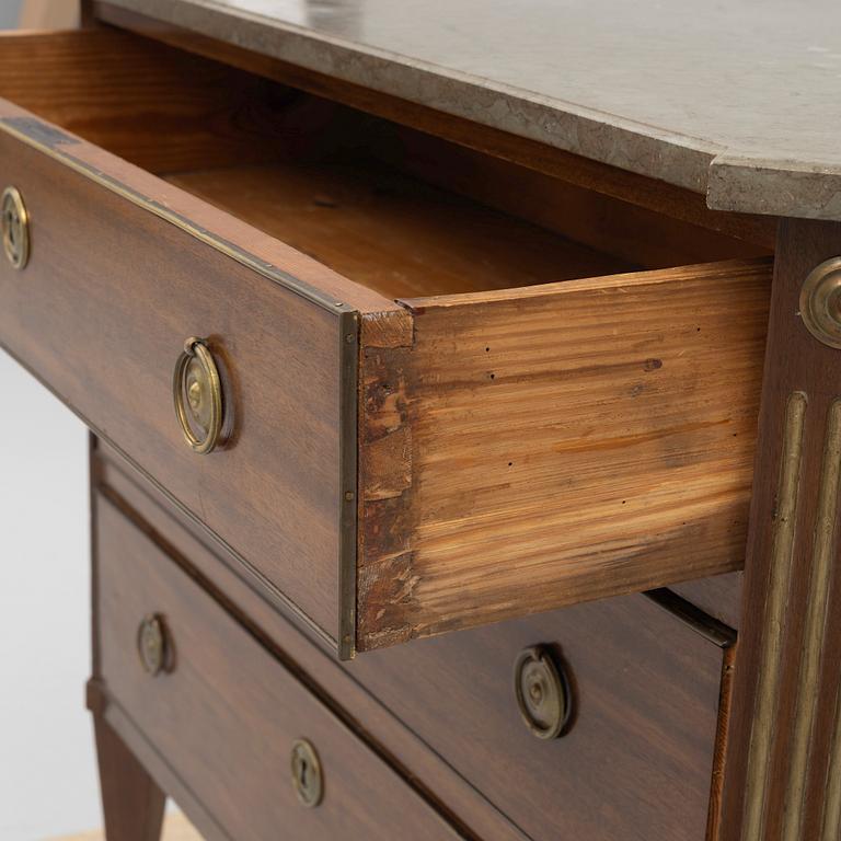 A Gustaivain style chest of drawers, around 1900.