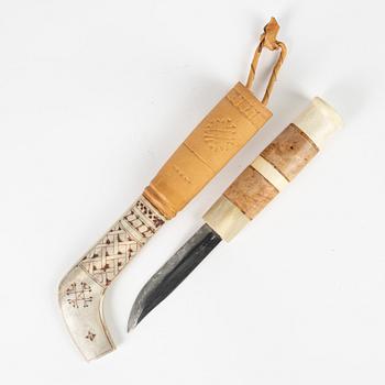 Two reindeer horn knives by Göte Andersson, signed.