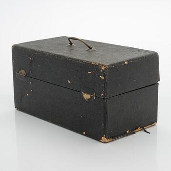 Nattvardskalk med paten, silver, Paris 1798-1809 och Frankrike 1800-tal. I schatull.