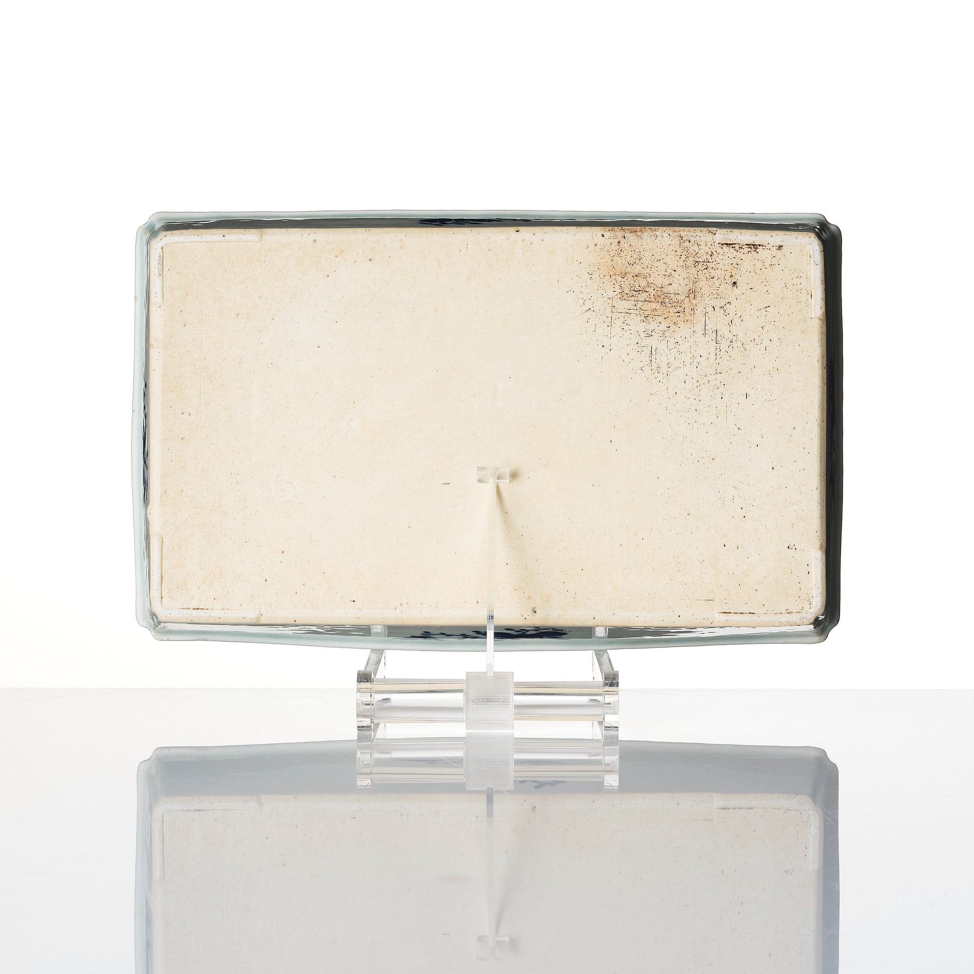 A blue and white tray, Qing dynasty, circa 1800.