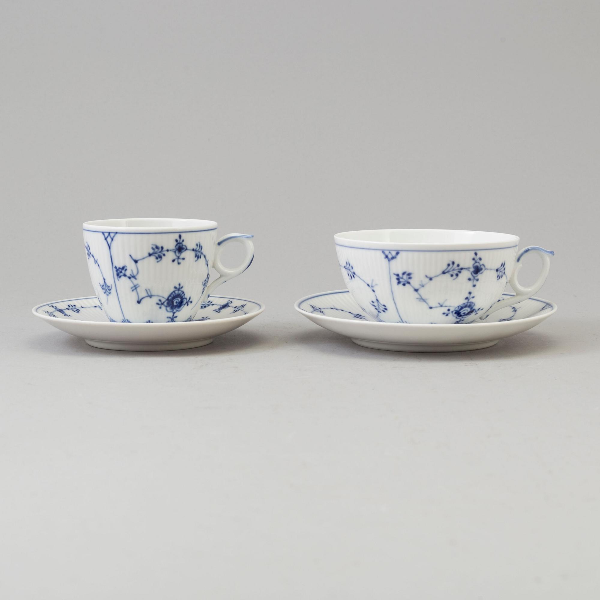 113 pieces of porcelain tableware from Royal Copenhagen, model "Musselmalet", 20th century.