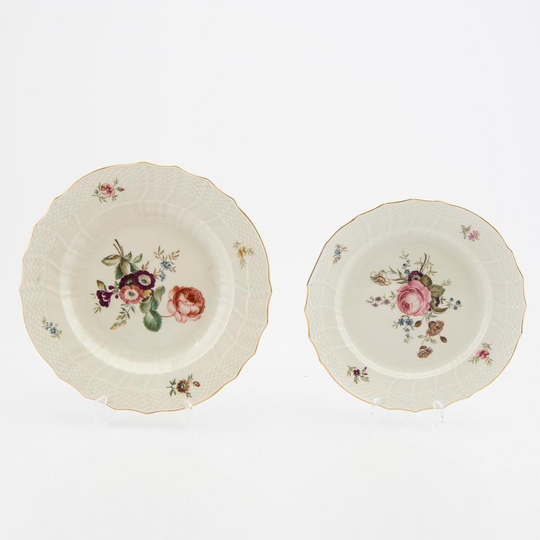 A dinner service, 98 pcs "Frijsenborg" Royal Copenhagen porcelain.