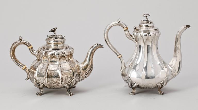 KAFFE -SAMT TEKANNA, silver, Veniamin Savinsky, Moskva, Ryssland 1862. Totalvikt ca 1175 g.