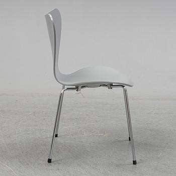 Arne Jacobsen, a 'Series 7' chair, Fritz Hansen, Denmark, 1999.