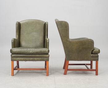 FÅTÖLJER, ett par, Chesterfield-modell, 1900-talets andra hälft.