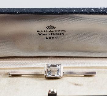 BROSCH, sterlingsilver med bergkristall, Wiwen Nilsson, Lund 1948. Vikt ca 9,5 g.