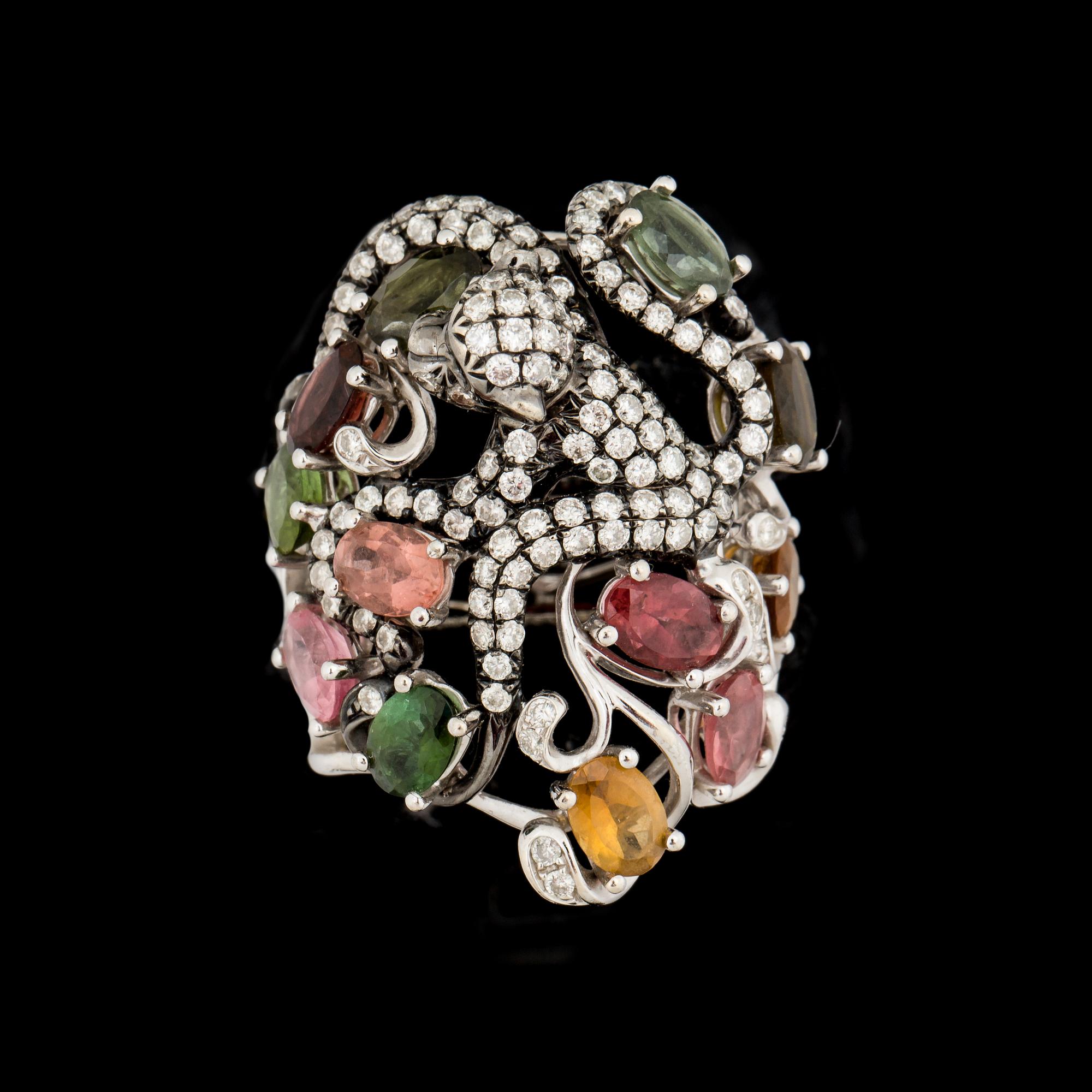 RING, 14 k vitguld med briljantslipade diamanter ca 1,60 ct samt olikfärgade turmaliner ca 5,50 ct. Vikt ca 14 g.