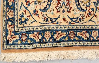 Matto, semi-antique/old Nain, part silk, ca 250,5 x 162 cm.