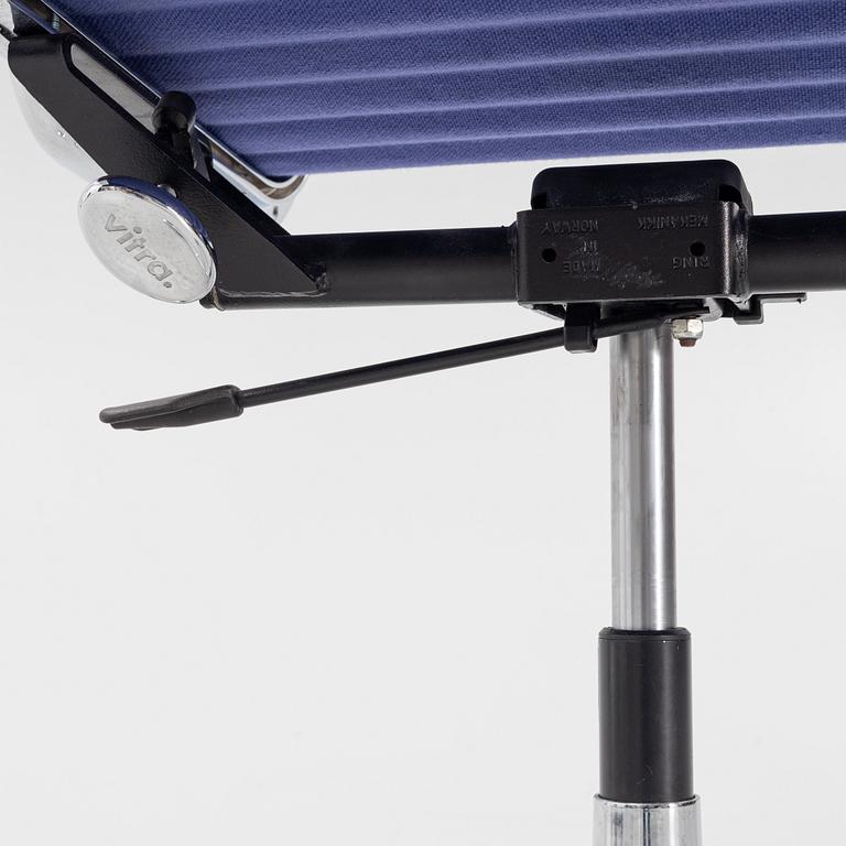 Charles & Ray Eames, skrivbordsstol, "EA 117", Vitra.