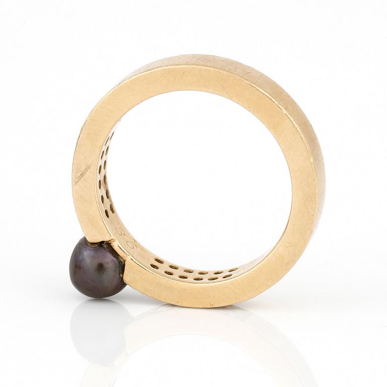HÄNGE, KEDJA samt RING, med odlade 'Tahiti' pärlor och små diamanter, totalt ca 0,48 ct.