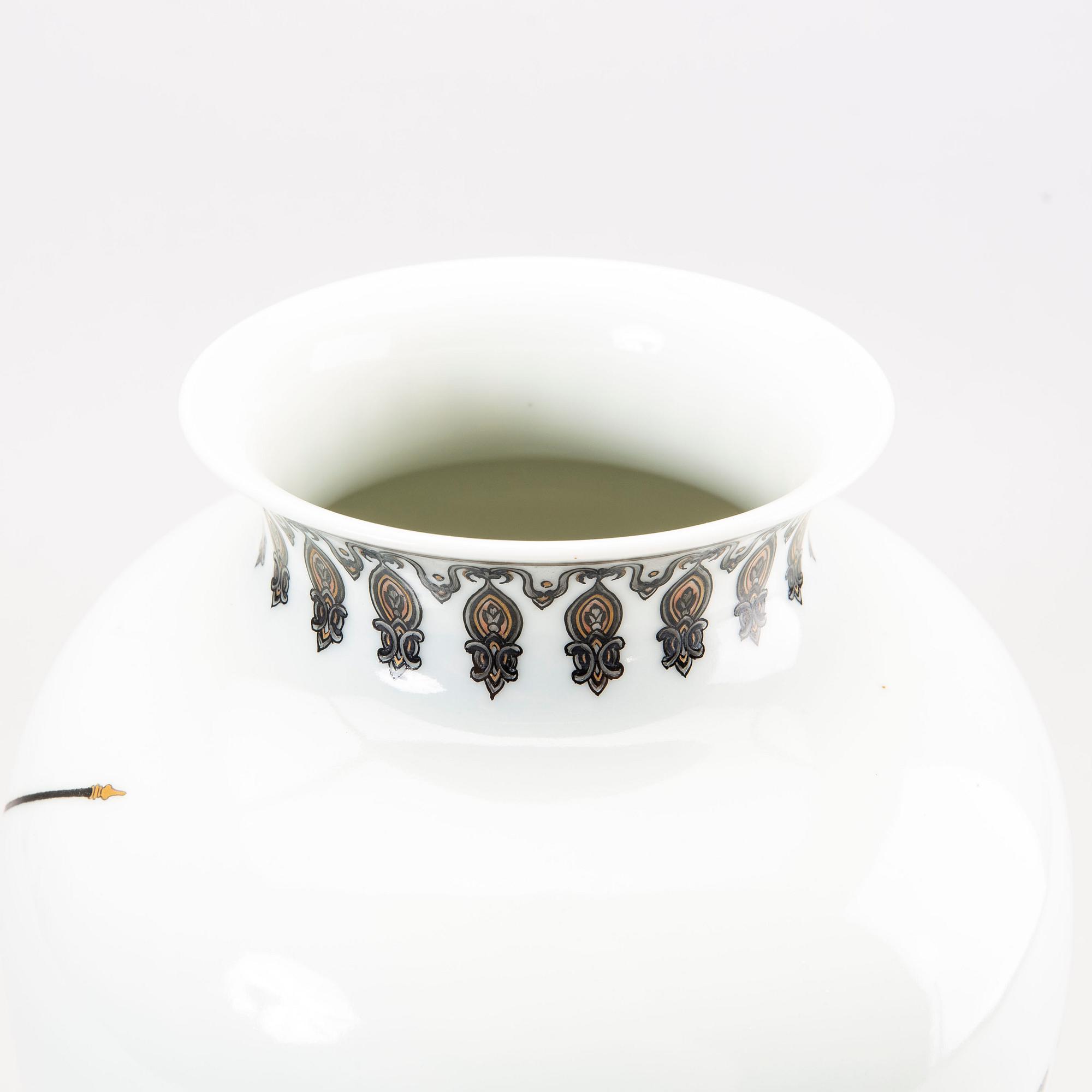 A Chinese porcelain vase  1960/70s.