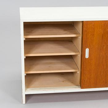 Aino Aalto, skåp, modell 217, O.Y. Huonekalu- ja Rakennustyötehdas A.B. 1900-talets mitt.