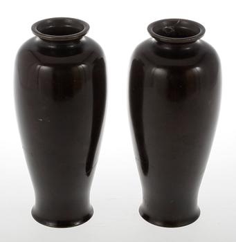 VASER, ett par, brons, Japan, Meiji (1868-1912).