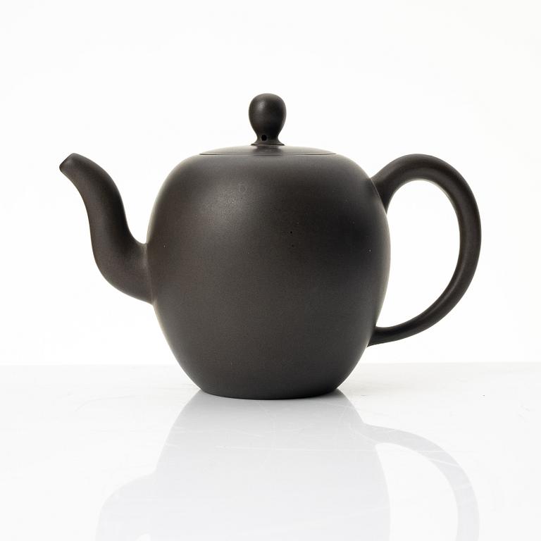 Gu Jingzhou, A dark yixing teapot, 1980s.