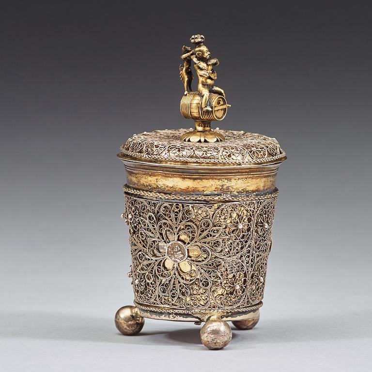 A Swedish early 18th century parcel-gilt and filigree beaker and cover, mark of J F Straub, Karlstad (-1674-1713).