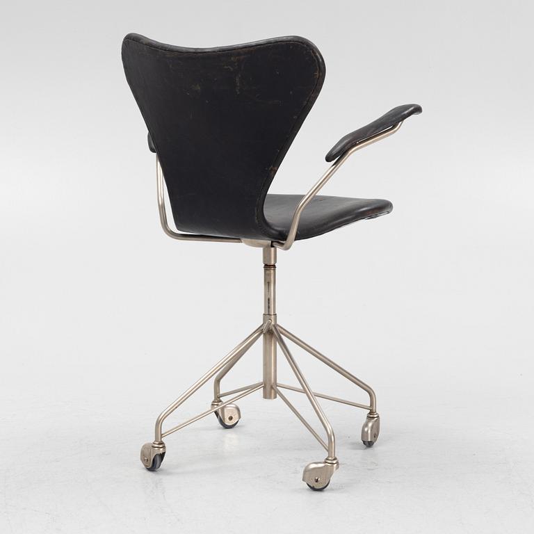 Arne Jacobsen, a model 'Seven' chair, Denmark, mid 20th Century.