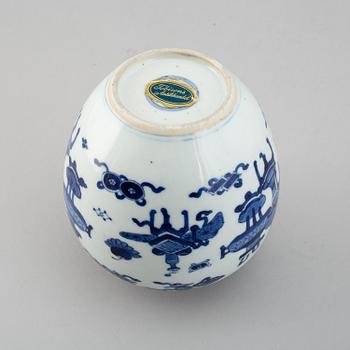 A blue and white jar, Qing dynasty, 18th Century.