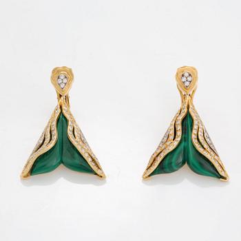 An 18K gold and malachite brooch and pair of earrings set with round brilliant-cut diamonds.