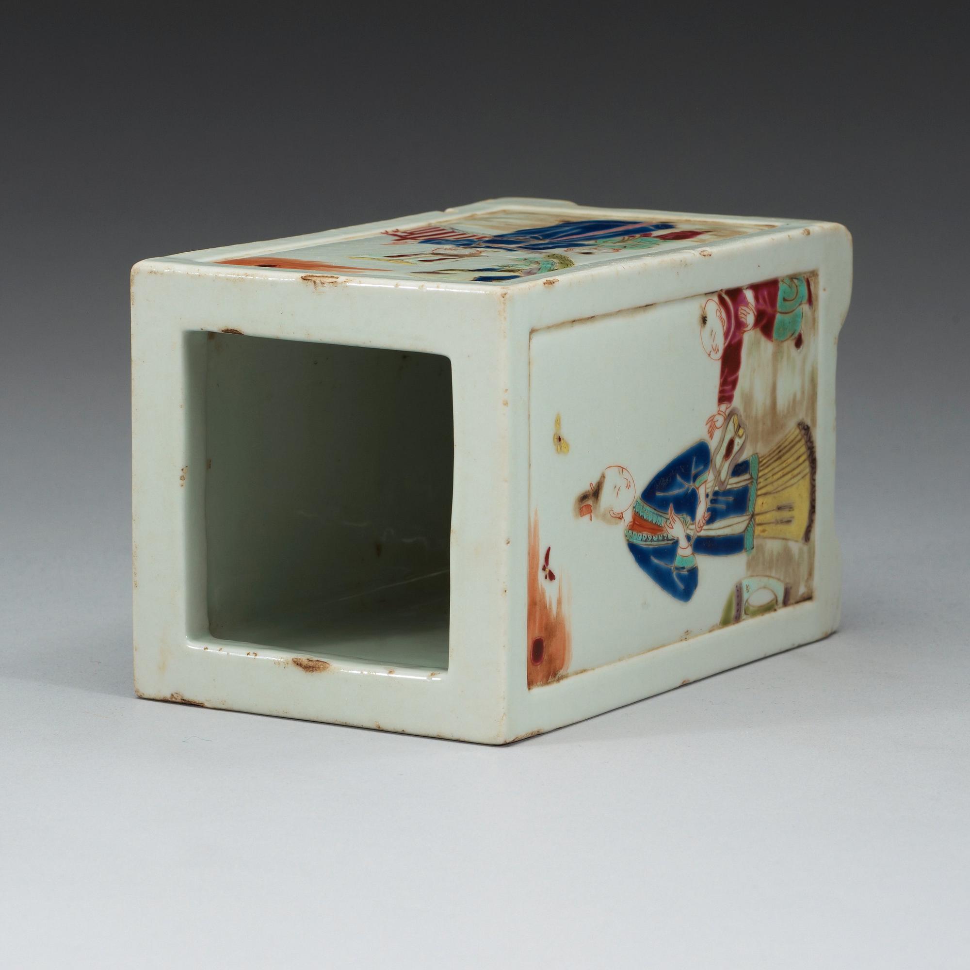 A famille rose brushpot, Qing dynasty (1644-1912).