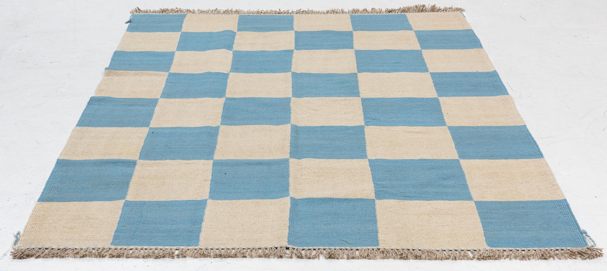 A Kelim carpet, c. 240 x 177 cm.