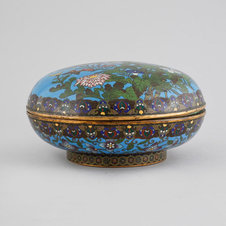 Bowl with lid, cloissoné, Japan, early 1900.