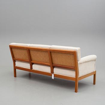 JOSEF FRANK, Firma Svenskt Tenn "modell 1100". Soffa.