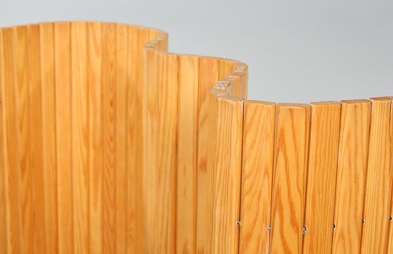 VIKSKÄRM, Modellnummer 100, Alvar Aalto, Artek, Finland, formgiven 1936.