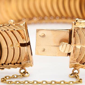A ca. 17K gold bracelet. Foreign hallmarks.
