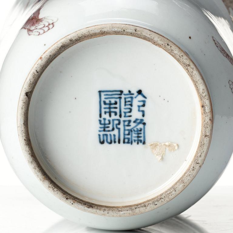 A iron red decorated vase, late Qing dynasty with seal mark to base.