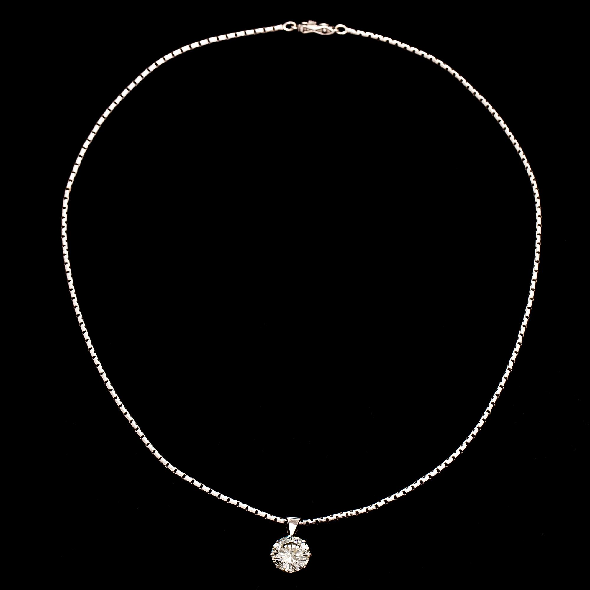 Riipus, briljanttihiottu timantti 3,60 ct, 18K valkokultaa.