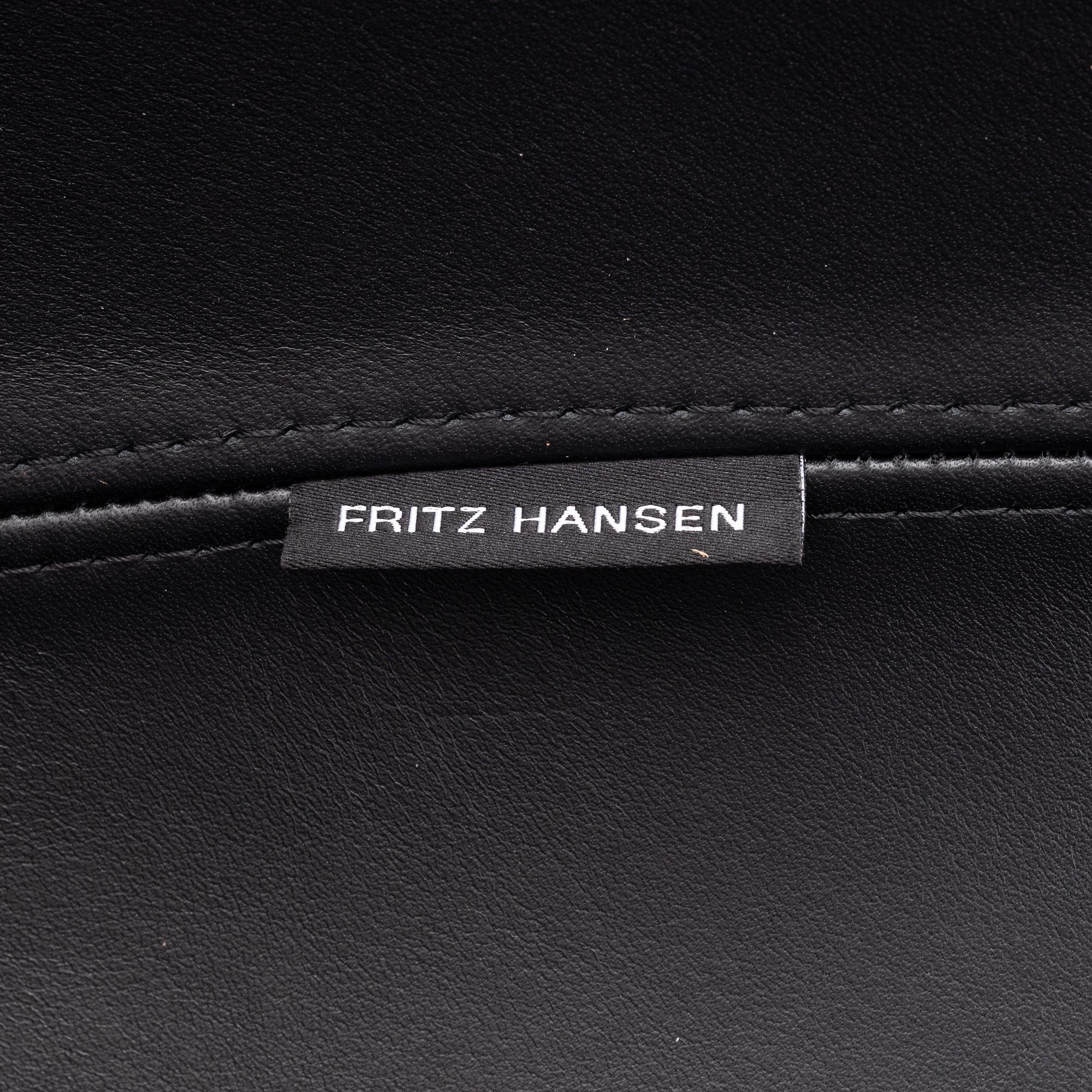 Arne Jacobsen, fåtölj, "Ägget", Fritz Hansen, Danmark, 2021.