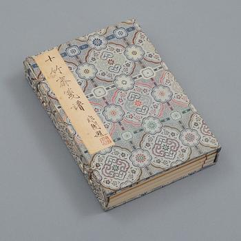 Book, 4 vol, numerously illustrated with woodcuts in colours, "Shi zhu zhai jian pu" by Hu Zhengyan.