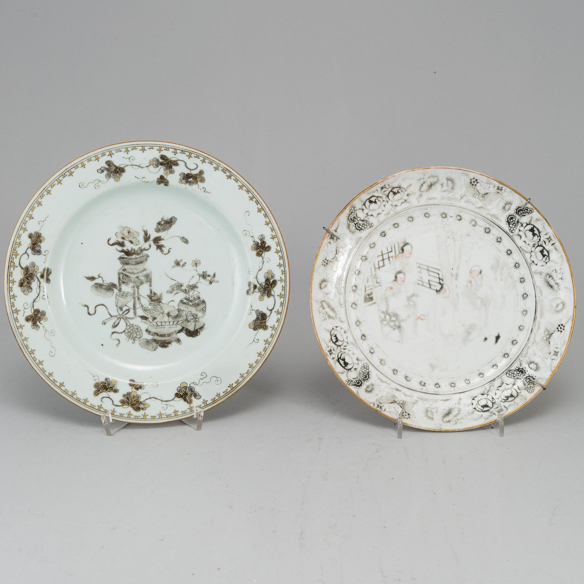 TALLRIKAR, tre stycken samt TEDOSA, kompaniporslin. Qingdynastin, Qianlong (1736-95).