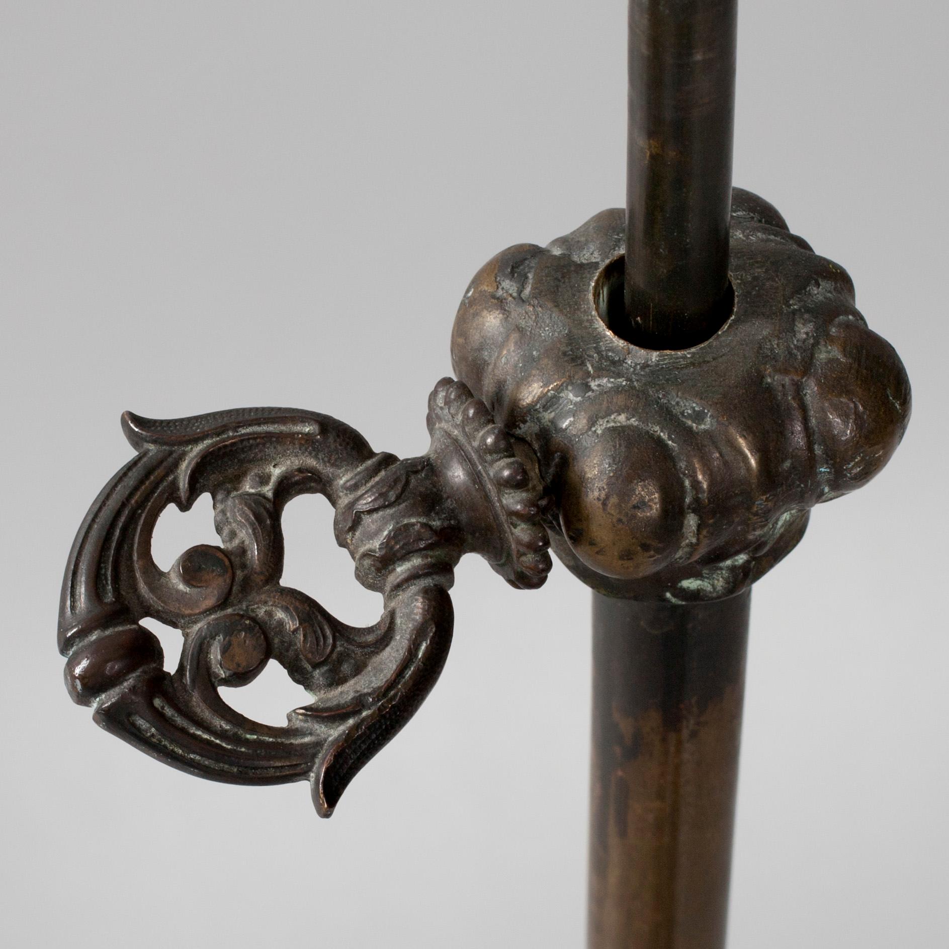 GOLVLAMPA, brons 1900-talets början.