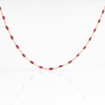 A Temple St Clair necklace in 18K gold and with rubies.