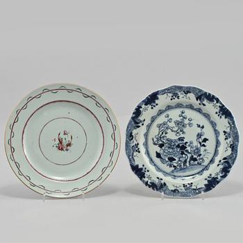 TALLRIKAR, 2 st, porslin, Kina, 1700-tal.