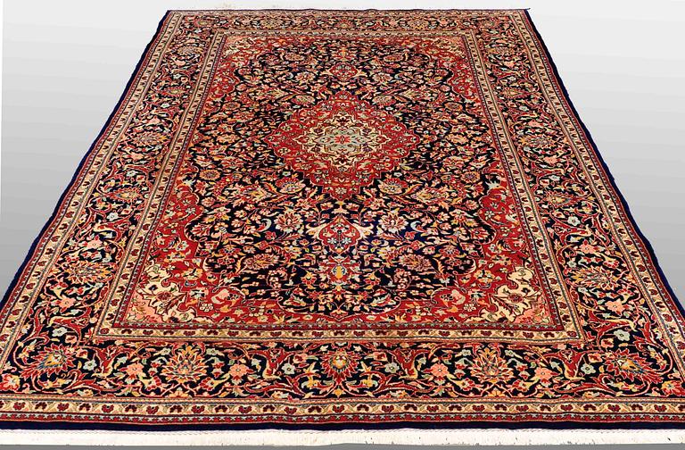 A carpet, Kashan, ca 302 x 200 cm.