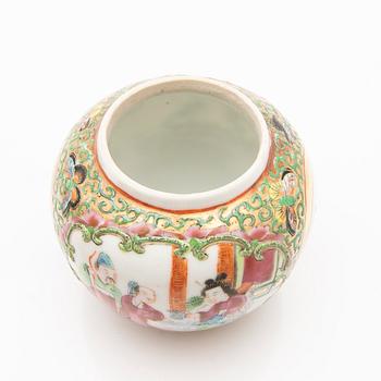 A set of porcelain, 5 pieces, China, Canton, 19th century.