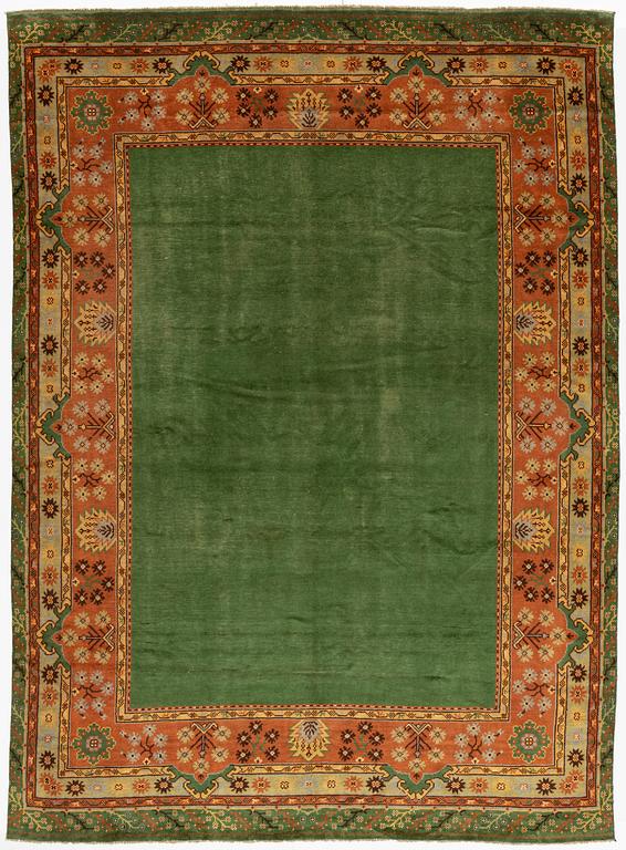 A carpet, Semi-antik Ushak, ca 450 x 327 cm.