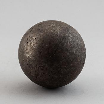 Three iron balls, 18th/19th century.