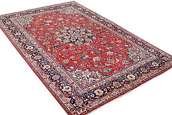 A Mahal carpet, c. 327 x 218 cm.