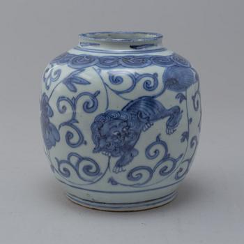 A blue and white jar, Ming dynasty, Wanli (1573-1620).