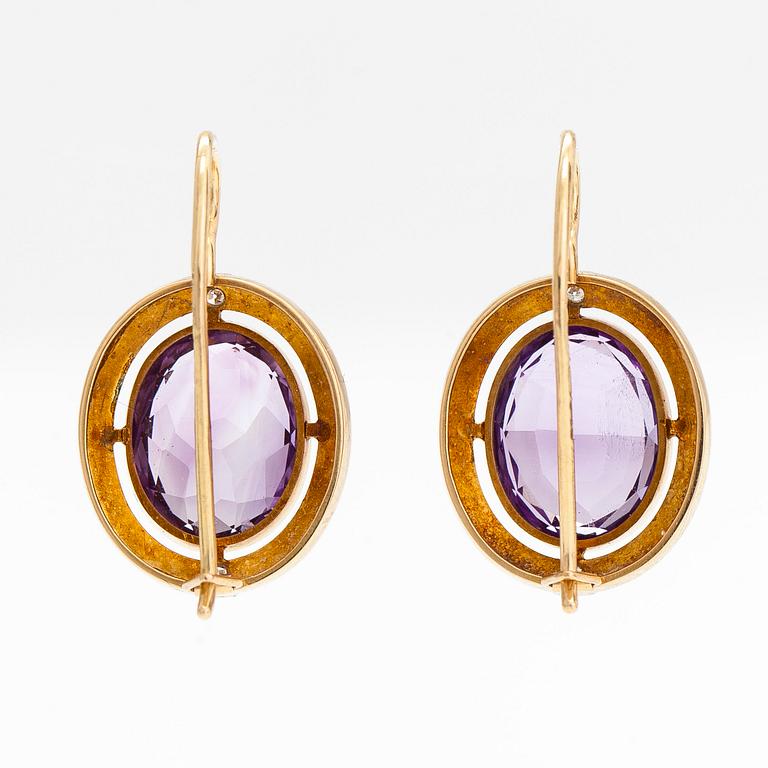 Örhängen, 18K guld, med ametister och diamanter, Helsingfors 1957.