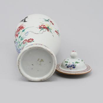 LOCKURNA, porslin, Kina, 1700-tal.